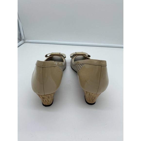 Vaneli Women’s Peep Toe Perforated Patent Leather Cork Wedge Beige Tan Size 9N - Picture 4 of 6